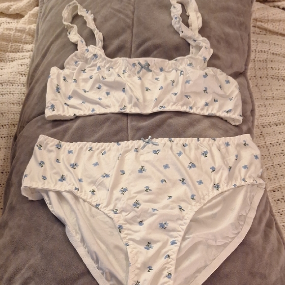Unknown Other - Floral White and Blue Floral Lingerie Set Size L